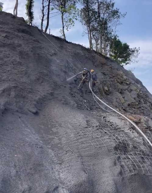 鹤壁山城区边坡喷护